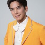 モナキ・じん 経歴